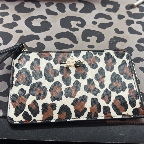 Kate Spade Animal Print Wristlet in Black and Brown - Picture 1 of 1
